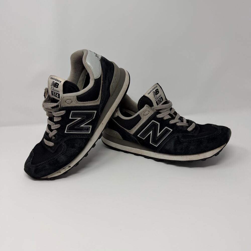 New Balance 574 Classic Sneakers Women’s 8.5 / Men’s 7